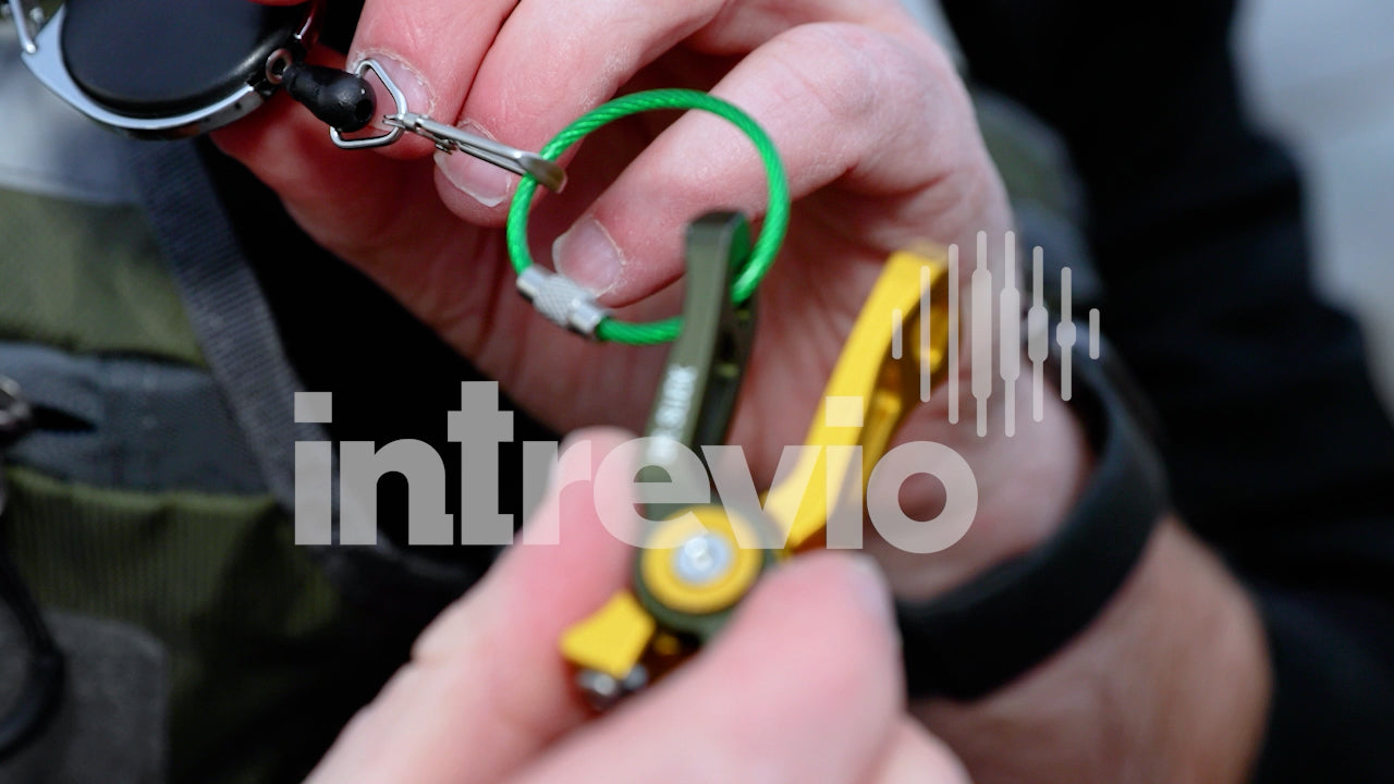 Pulling Dr Slick Cyclone Nippers on Retractor