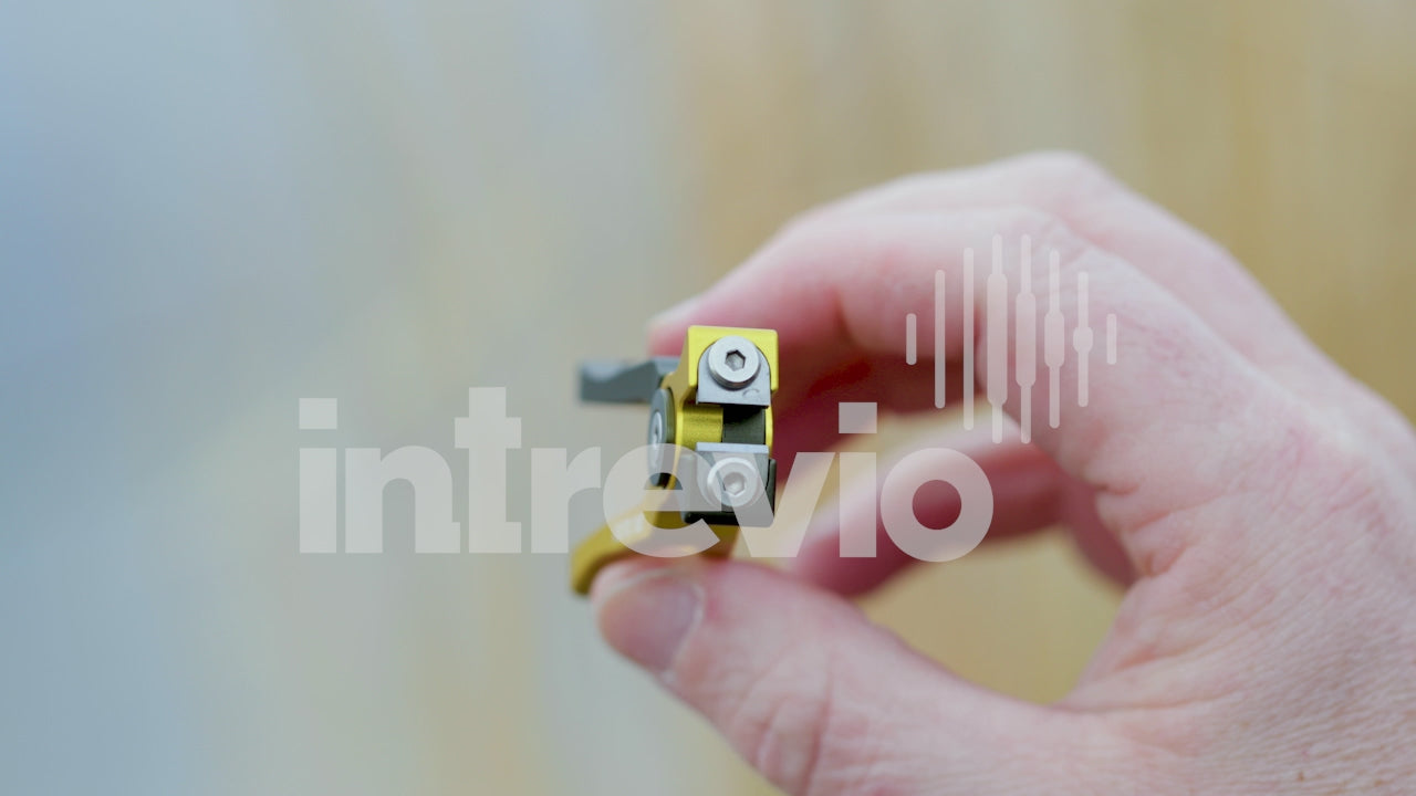 Holding Dr Slick Cyclone Nippers-7