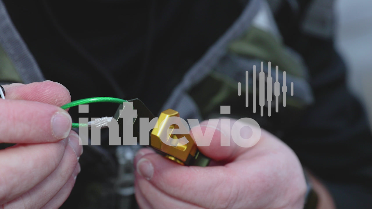 Dr Slick Cylcone Nippers Attached to Retractor